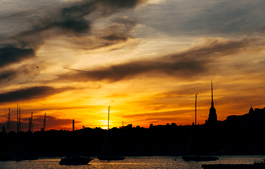 auringonlasku Helsinki kaupunki siluetti maisema hääkuvaus tapahtumakuvaus